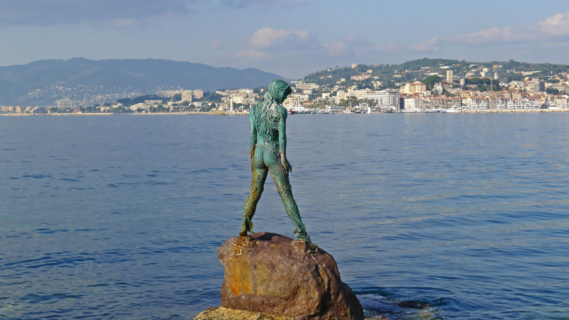 Mermaid Atlante in Port Canto, Cannes.  Photo © by Jean-Philippe Chevreau