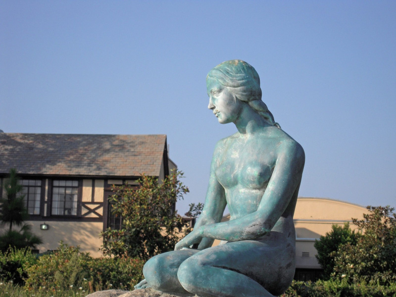 The Little Mermaid at Forest Lawn.  Photo © by Doug Williams.