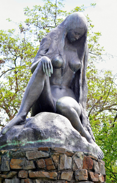Lorelei Statue.  Photo by Bruce Greig