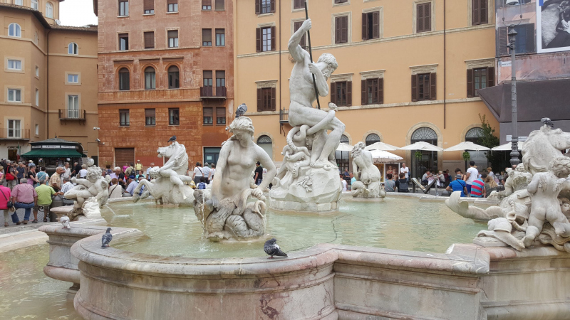 Fontana di Nettuno in Rome.  Photo © by Philip Jepsen.