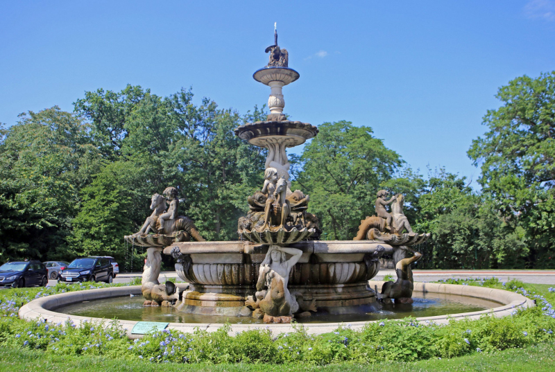The Rainey Gate Fountain.   Photo © by Brian Benton.