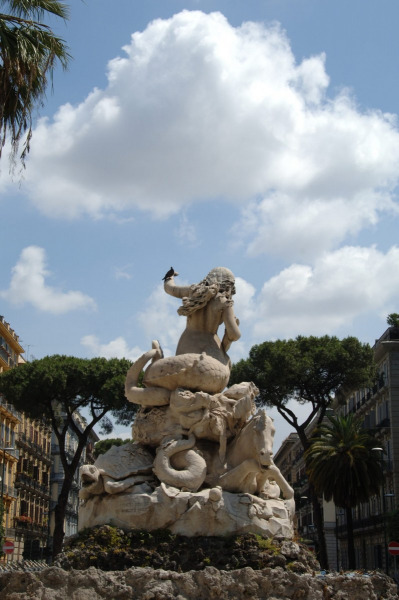 Fontana della Sirena Sannazaro. Photo © by Umberto Mancini.