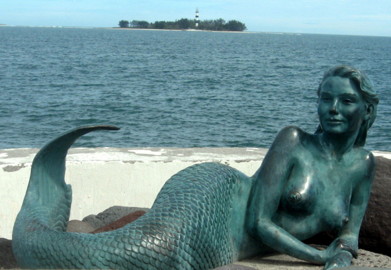 The mermaid statue Sirena De Boca in Veracruz.  Photo by Jean Duruisseau.