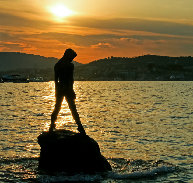 Atlante, Mermaid statue in Port Canto, Cannes.  Photo © by Phil-eye.