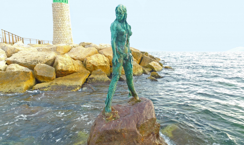 Mermaid Atlante in Port Canto, Cannes.  Photo © by Philip Jepsen