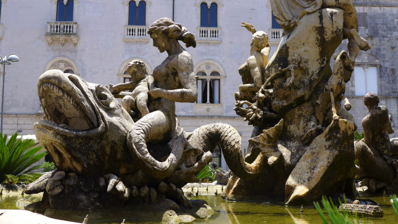 Fontana di Diana in Syracuse, Italy.  Photo © by Erik Hartberg.