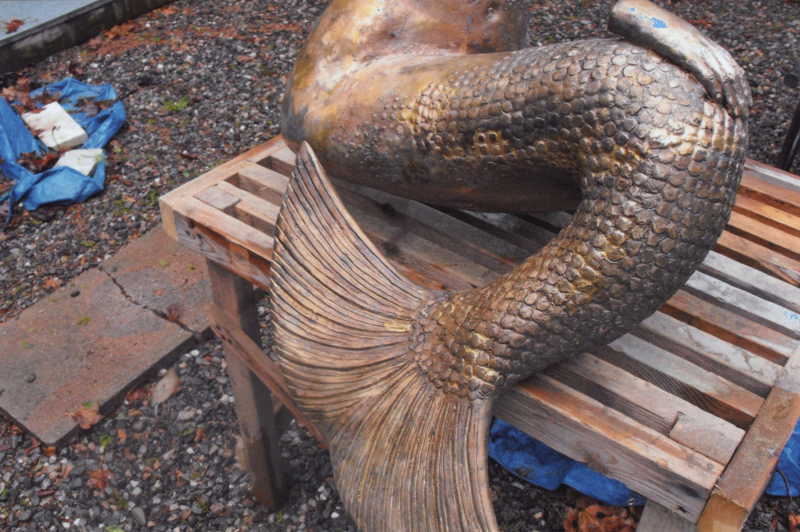 Assembling a mermaid.  Photo © by Richard Klyver.