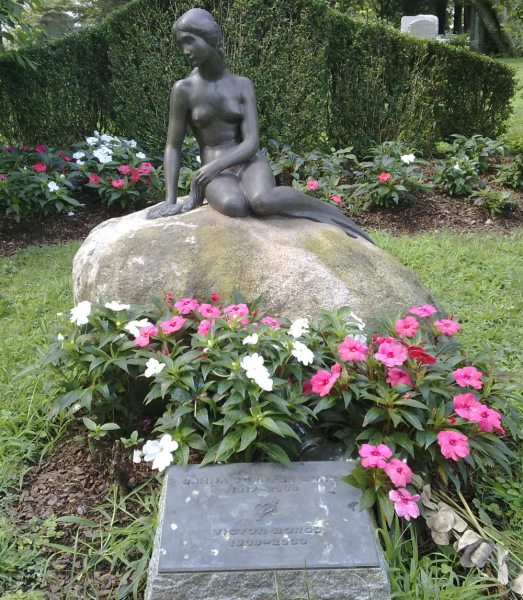 The Little Mermaid - replica on Victor Borge's grave.  Photo by René Frederiksen.