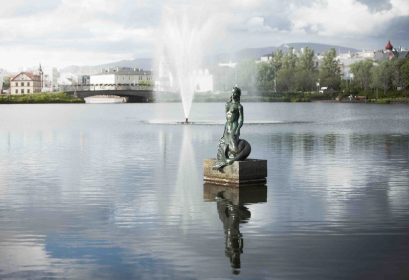 Iceland\'s Hafmeyjan (Mermaid) Statue by Nína Sæmundsson.  Photo © Bjarki Bragason.