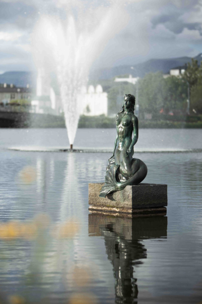 Iceland\'s Hafmeyjan (Mermaid) Statue by Nína Sæmundsson.  Photo © Bjarki Bragason.