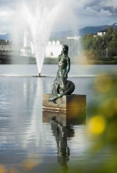 Iceland\'s Hafmeyjan (Mermaid) Statue by Nína Sæmundsson.  Photo © Bjarki Bragason.