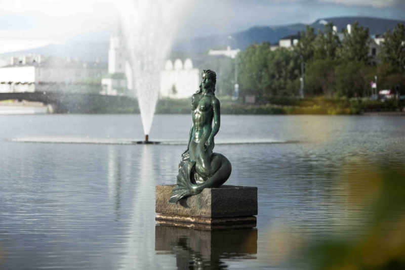 Iceland\'s Hafmeyjan (Mermaid) Statue by Nína Sæmundsson.  Photo © Bjarki Bragason.
