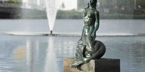 Iceland\'s Hafmeyjan (Mermaid) Statue by Nína Sæmundsson.  Photo © Bjarki Bragason.