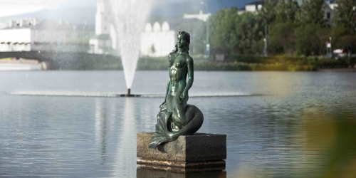Iceland\'s Hafmeyjan (Mermaid) Statue by Nína Sæmundsson.  Photo © Bjarki Bragason.