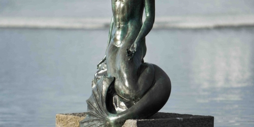 Iceland\'s Hafmeyjan (Mermaid) Statue by Nína Sæmundsson.  Photo © Bjarki Bragason.