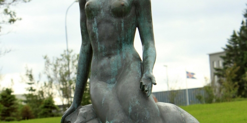 Hafmeyjan by Nína Sæmundsson