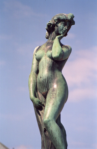 Ville Vallgren's mermaid Havis Amanda.  Photo © by Alexey Nikulnikov.