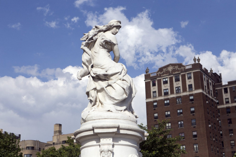 The Heinrich Heine Lorelei Fountain.  Photo © by Brian Benton.