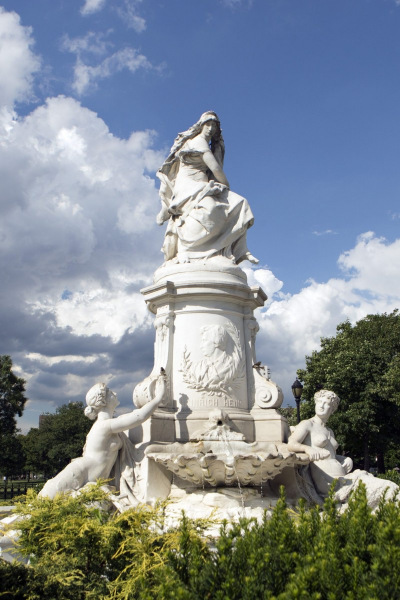 The Heinrich Heine Lorelei Fountain.  Photo © by Brian Benton.