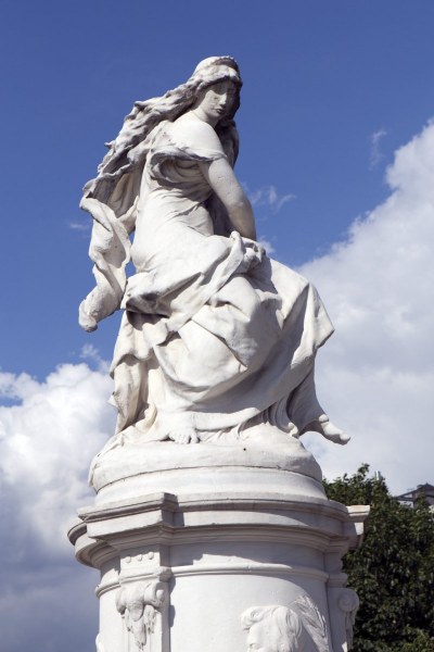 The Heinrich Heine Lorelei Fountain.  Photo © by Brian Benton.