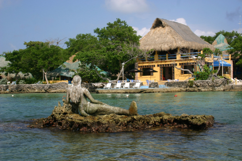 Sirena Isla Pirata Mermaid statue.  Photo © by Hotel Isla del Pirata.