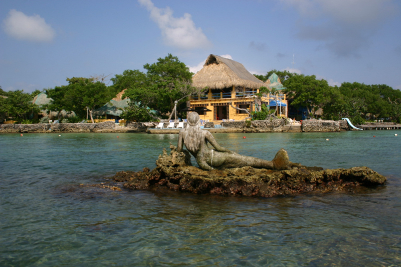 Sirena Isla Pirata Mermaid statue.  Photo © by Hotel Isla del Pirata.