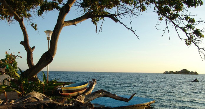 Isla Pirata Mermaid Statue (far right). Photo © by Hotel Isla del Pirata.