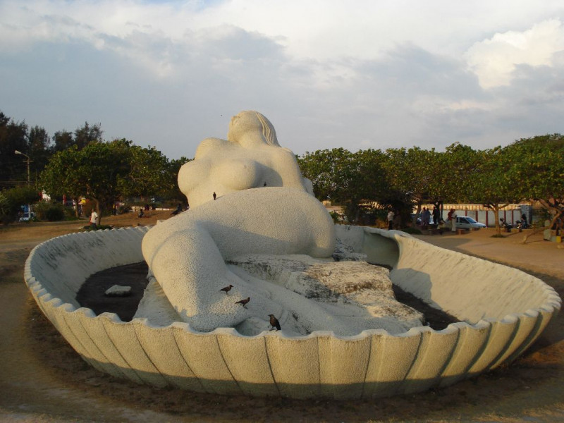 The Jalakanyaka Mermaid Statue.  Photo © by Anulal.