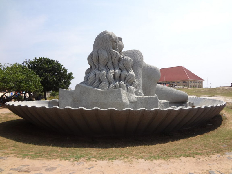 The Jalakanyaka Mermaid Statue.  Photo © by Anulal.