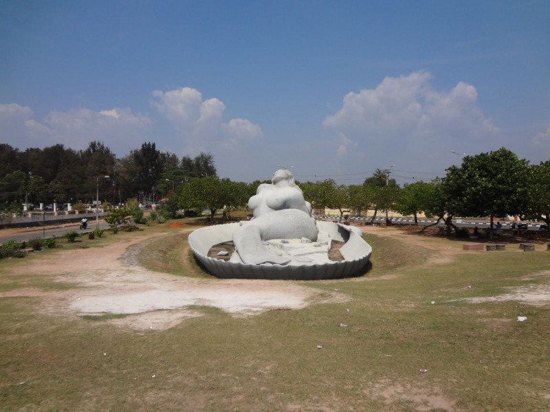 The Jalakanyaka Mermaid Statue.  Photo © by Anulal.