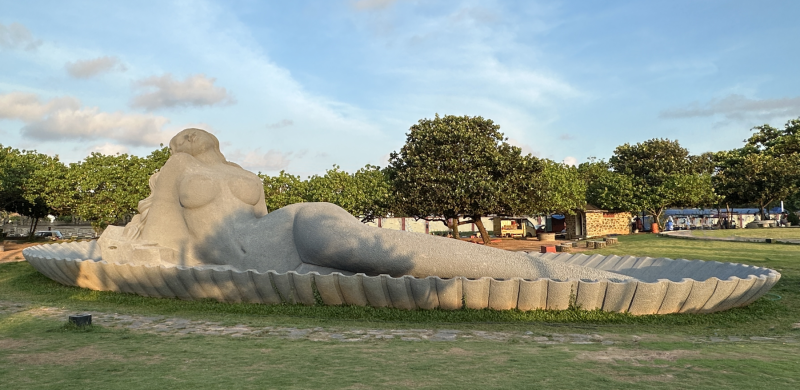 The Jalakanyaka Mermaid Statue.  Photo © by Sunil Mathews.