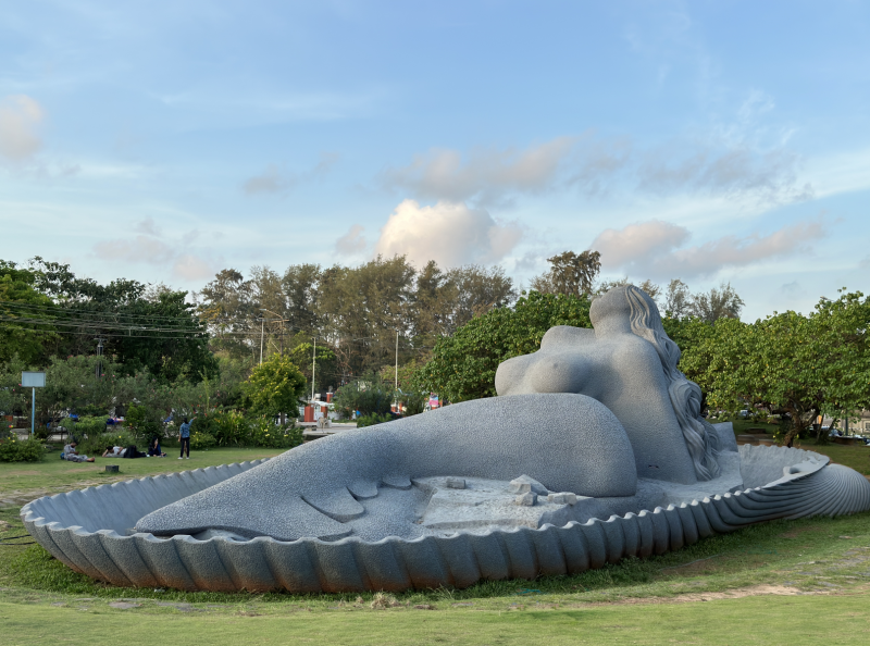 The Jalakanyaka Mermaid Statue.  Photo © by Sunil Mathews.