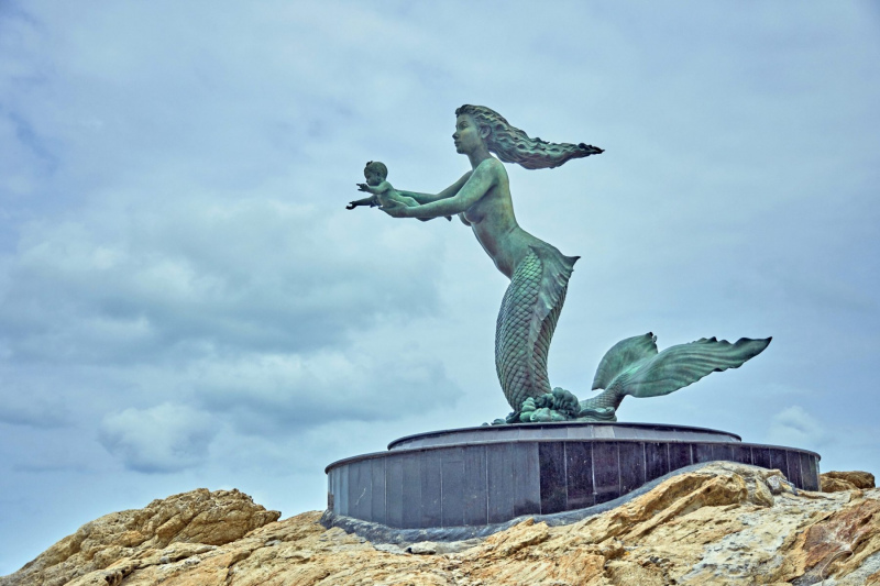 Kho Samed Mermaid Mother and Child.  Photo © by Robert P Lincoln 123RF.