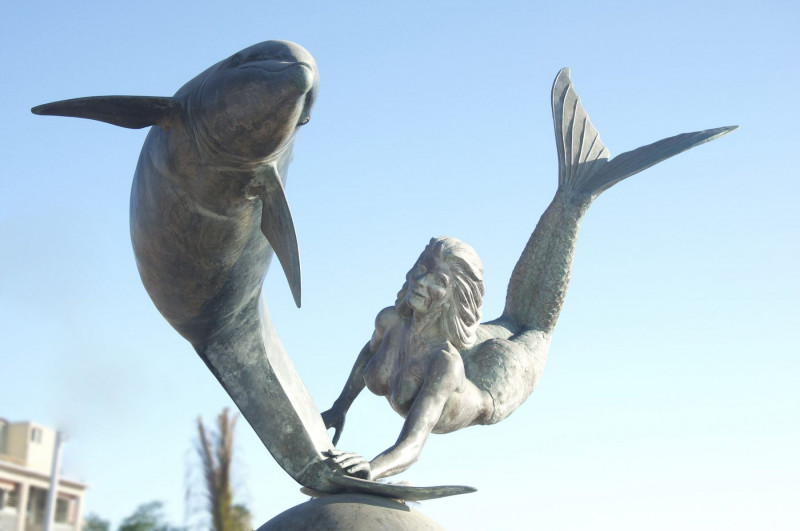 Sirena y Dolfine in La Paz.   Photo © by Eduardo Ysla.
