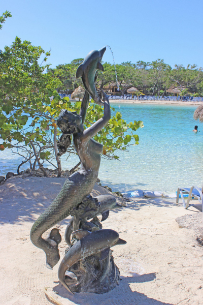 Mermaid on Little French Key, Honduras.  Photo © by Steve Simonson.