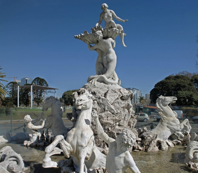 Fuente Las Nereidas in Buenos Aires.  Photo © by Gino Lucas Turra CC BY-SA 3.0.