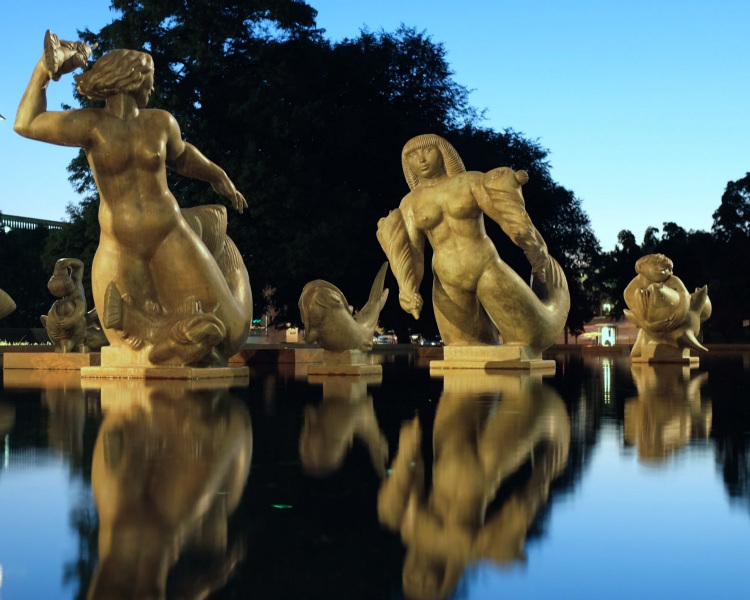 "Meeting of the Waters" Sculptures.  Photo © by Mabucka.