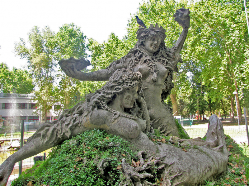 Montagnola Mermaids.  Photo © Michele Fini