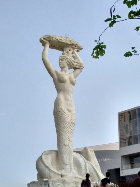 Nuwa Mermaid Goddess of Shenzhen.  Photo © by Yang Dongguong.