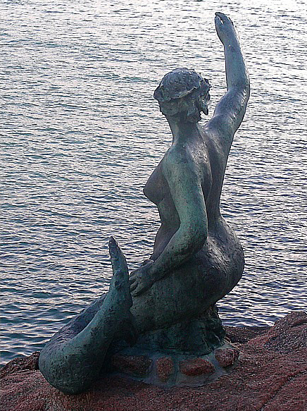 La Sirena del Orzán.  Photo by Jose Luis Cernadas Iglesias.