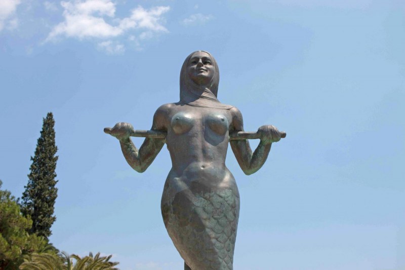 Stheno Mermaid in Paralio Astros.  Photo © by Serafeim Zormpas.
