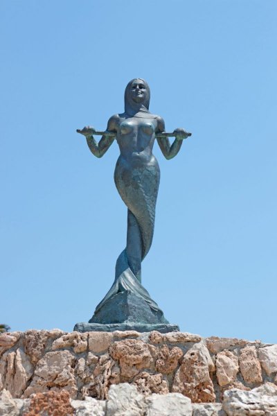 Stheno Mermaid in Paralio Astros.  Photo © by Serafeim Zormpas.
