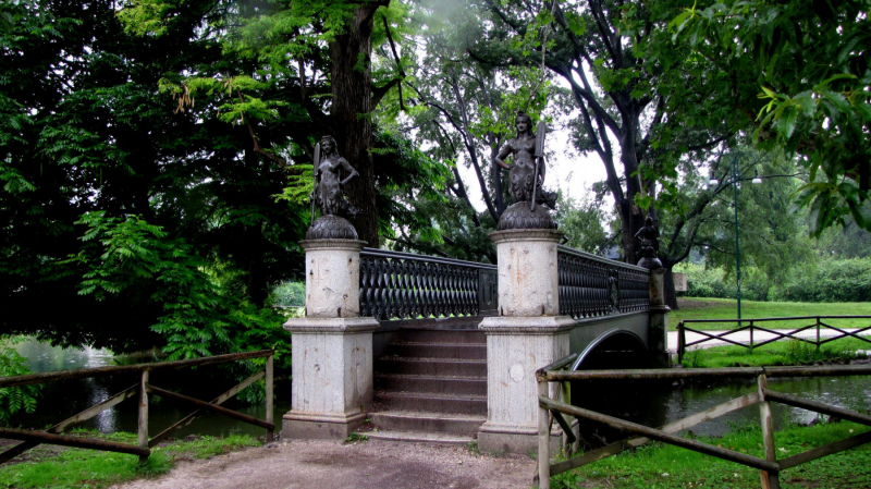 Ponte delle Sirenette in Milan.  Photo © by Michele Fini
