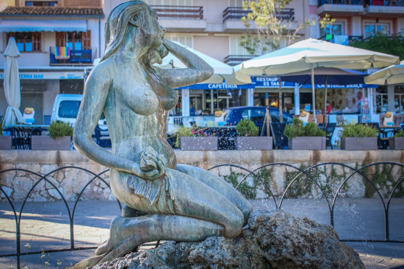 Sirena Porto Cristo. 
 Photo © by Chris Vekemans.