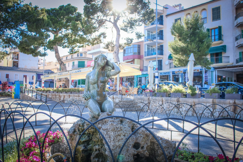 Sirena Porto Cristo. 
 Photo © by Chris Vekemans.