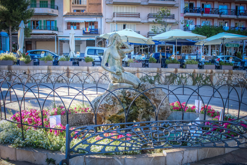 Sirena Porto Cristo. 
 Photo © by Chris Vekemans.