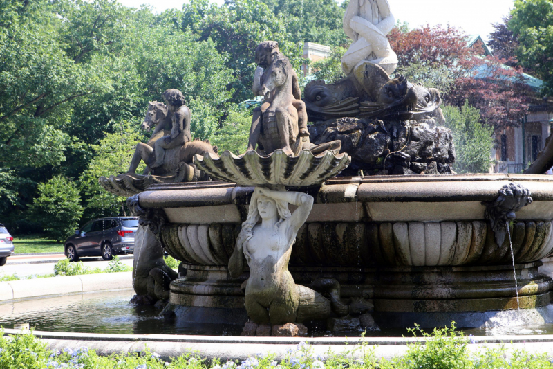 The Rainey Gate Fountain.   Photo © by Brian Benton.