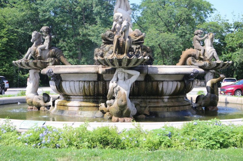 The Rainey Gate Fountain.   Photo © by Brian Benton.