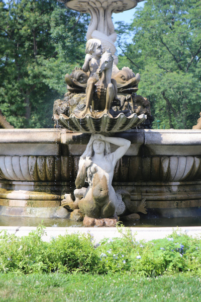 The Rainey Gate Fountain.   Photo © by Brian Benton.