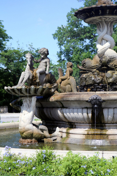 The Rainey Gate Fountain.   Photo © by Brian Benton.